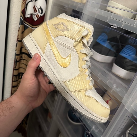 Jordan Mid 1’s - Platinum - Picture 1 of 4